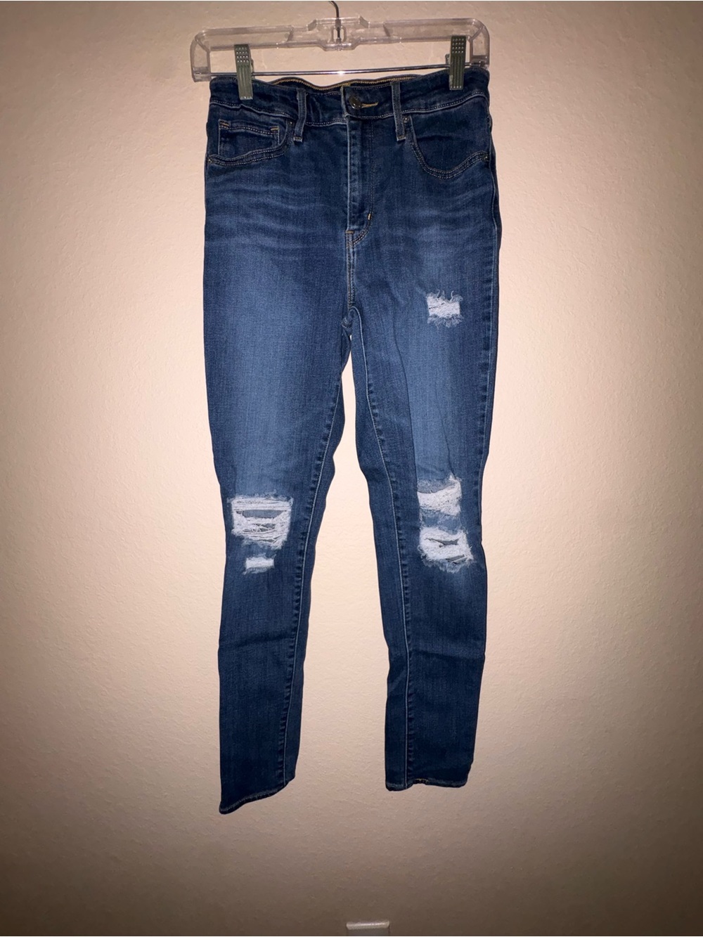 Levi Distressed Women’s Blue Jeans